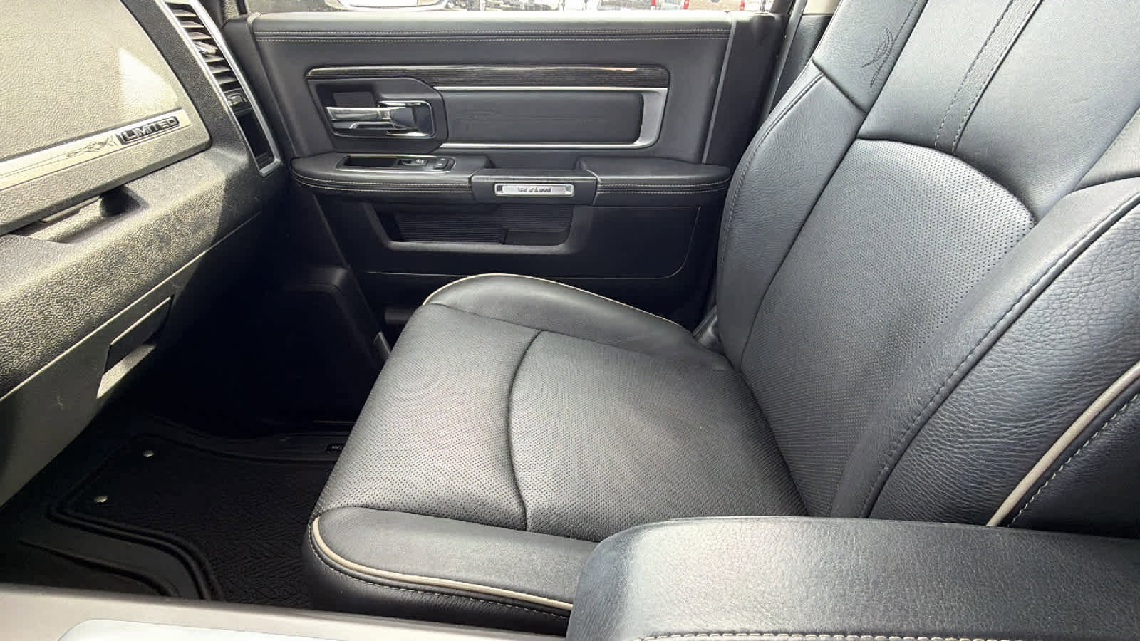 Used 2015 RAM 2500 Limited image 12