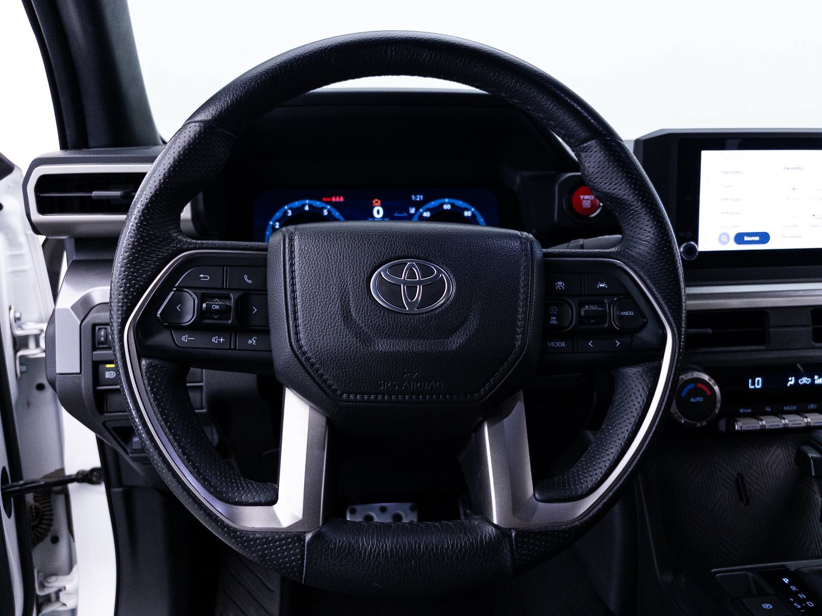 Used 2024 Toyota Tacoma TRD Sport AWD/4WD image 30