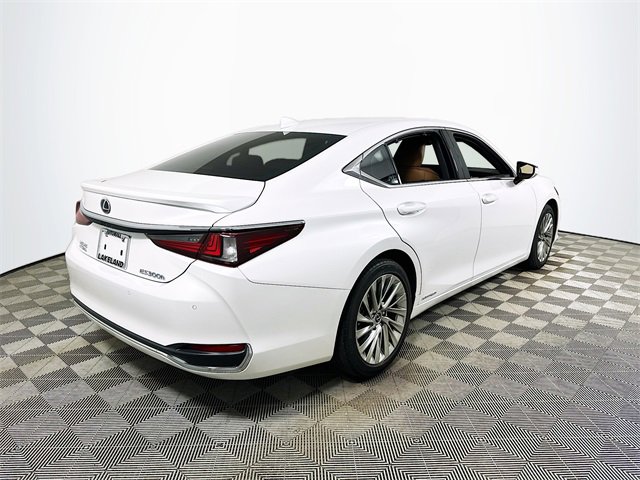 Used 2021 Lexus ES 300h Ultra Luxury image 3