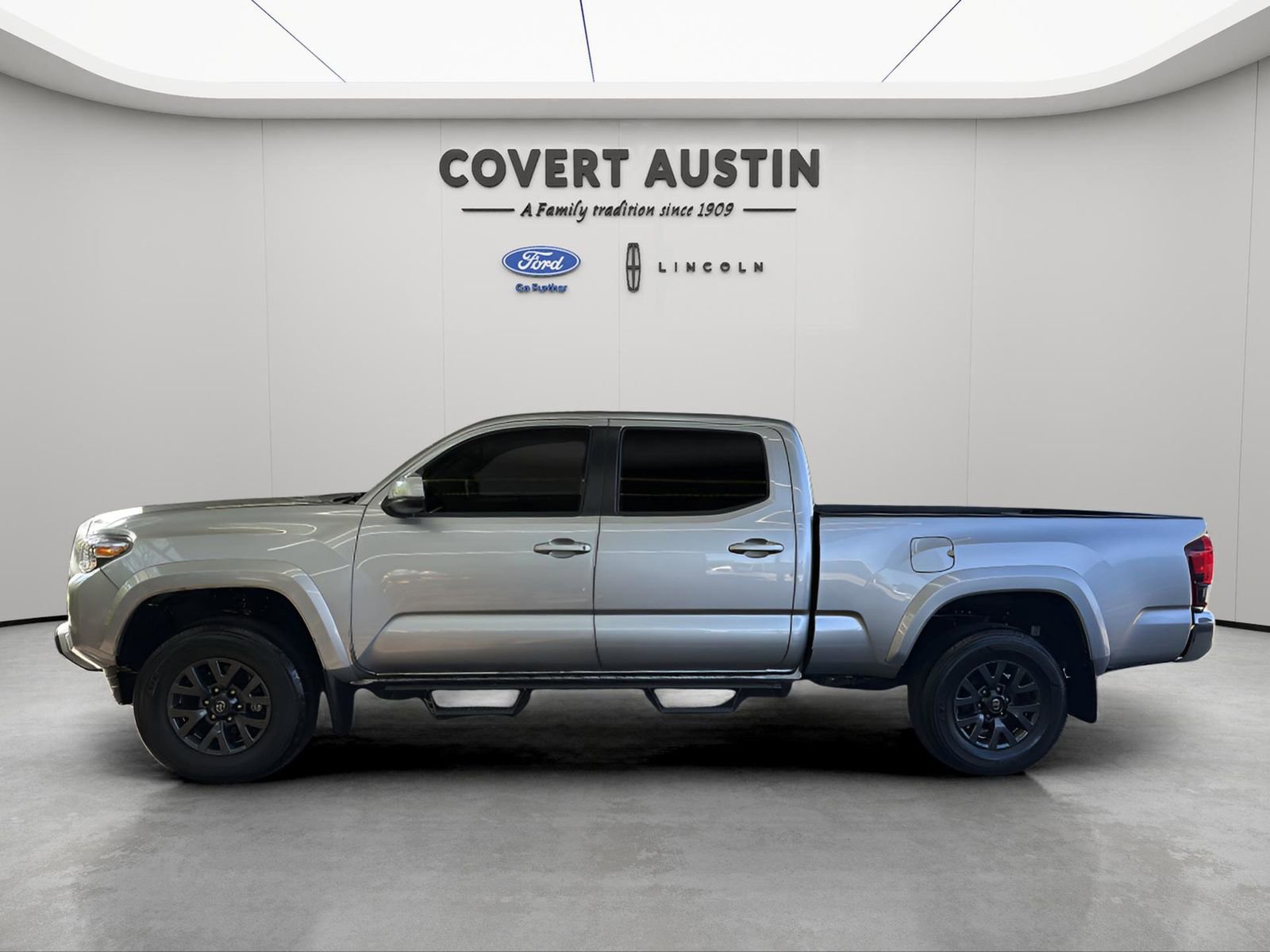 Used 2023 Toyota Tacoma SR5 image 2