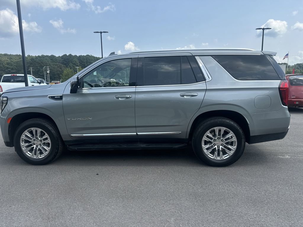 Used 2024 GMC Yukon SLT w/ SLT Luxury Package image 6