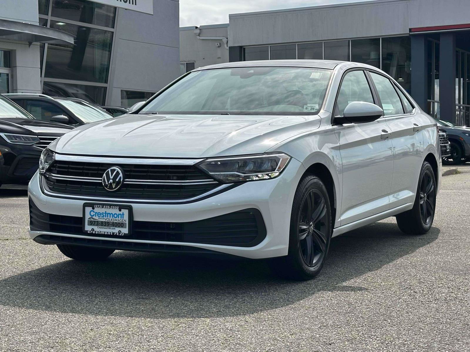 Used 2024 Volkswagen Jetta SE w/ Panoramic Sunroof Package FWD image 1