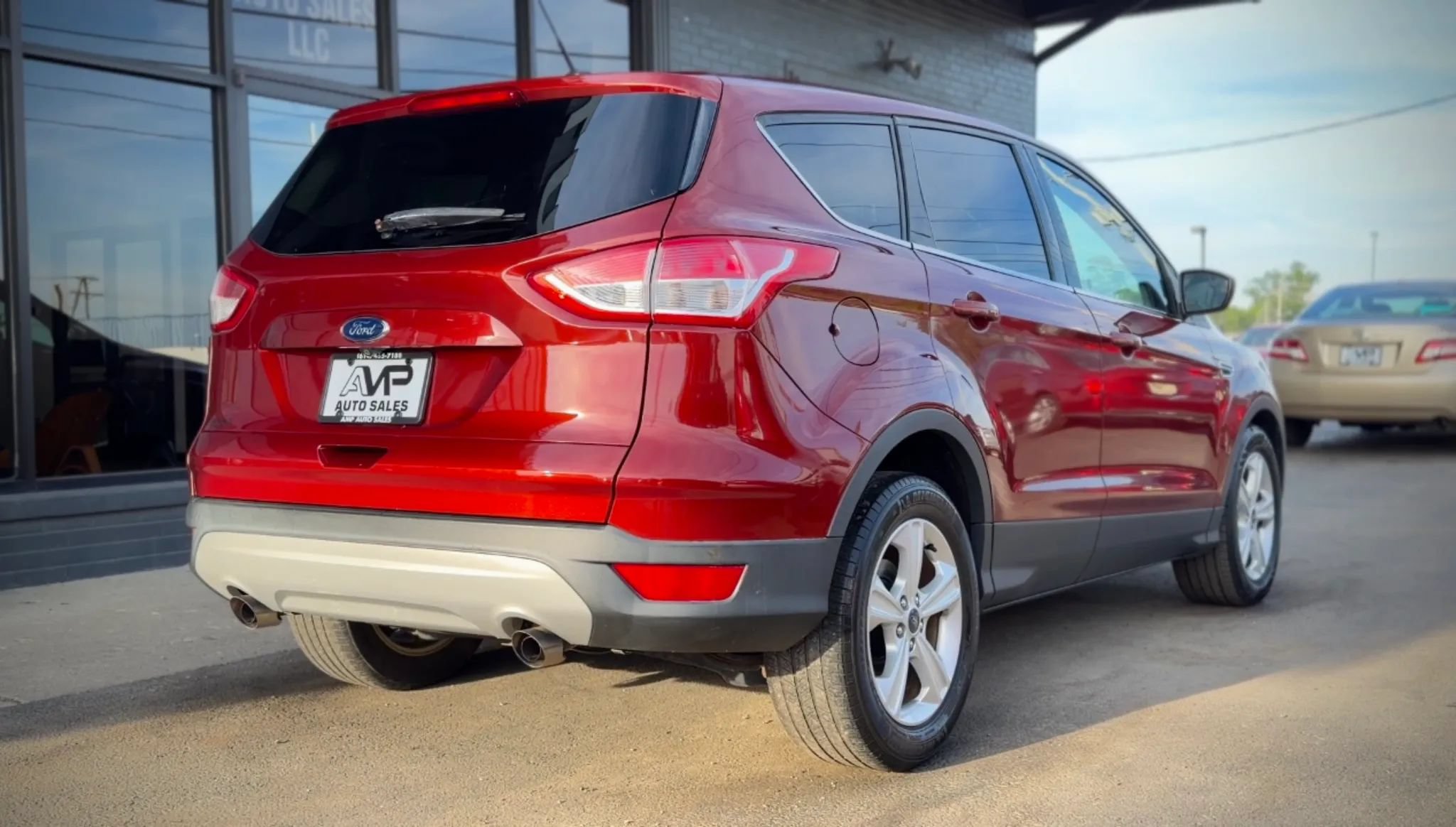 Used 2016 Ford Escape SE FWD image 2