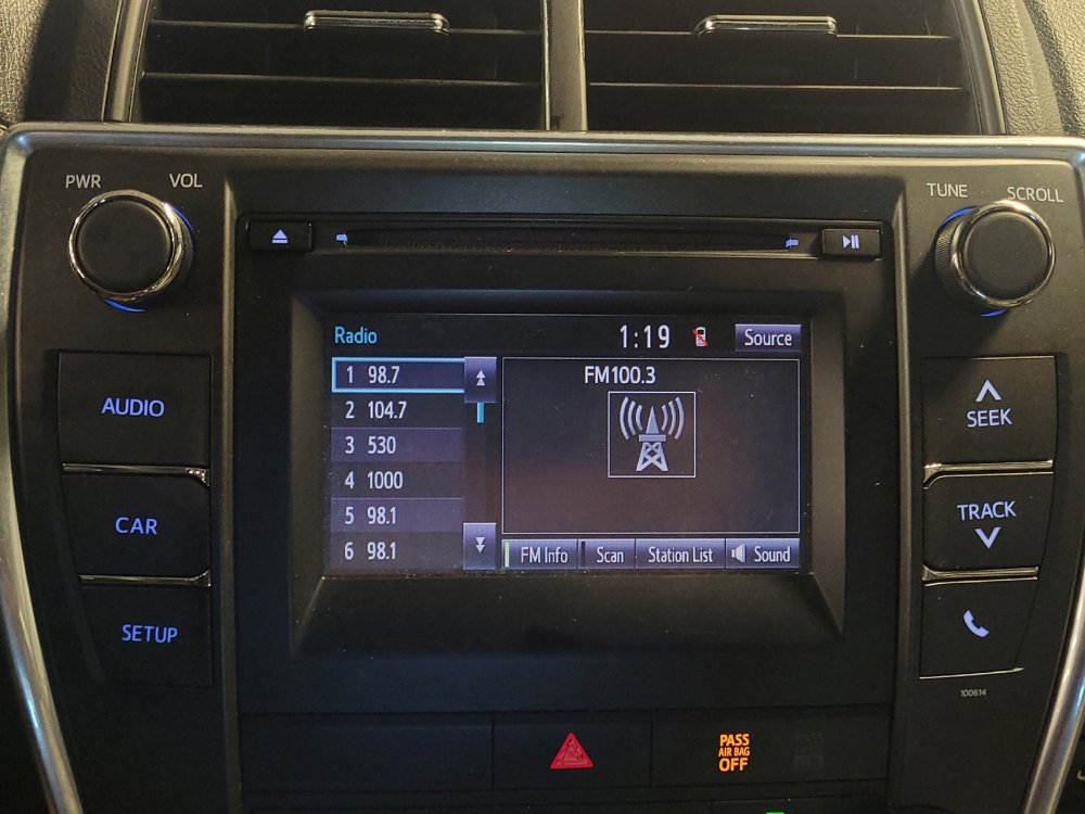 Used 2017 Toyota Camry SE image 25