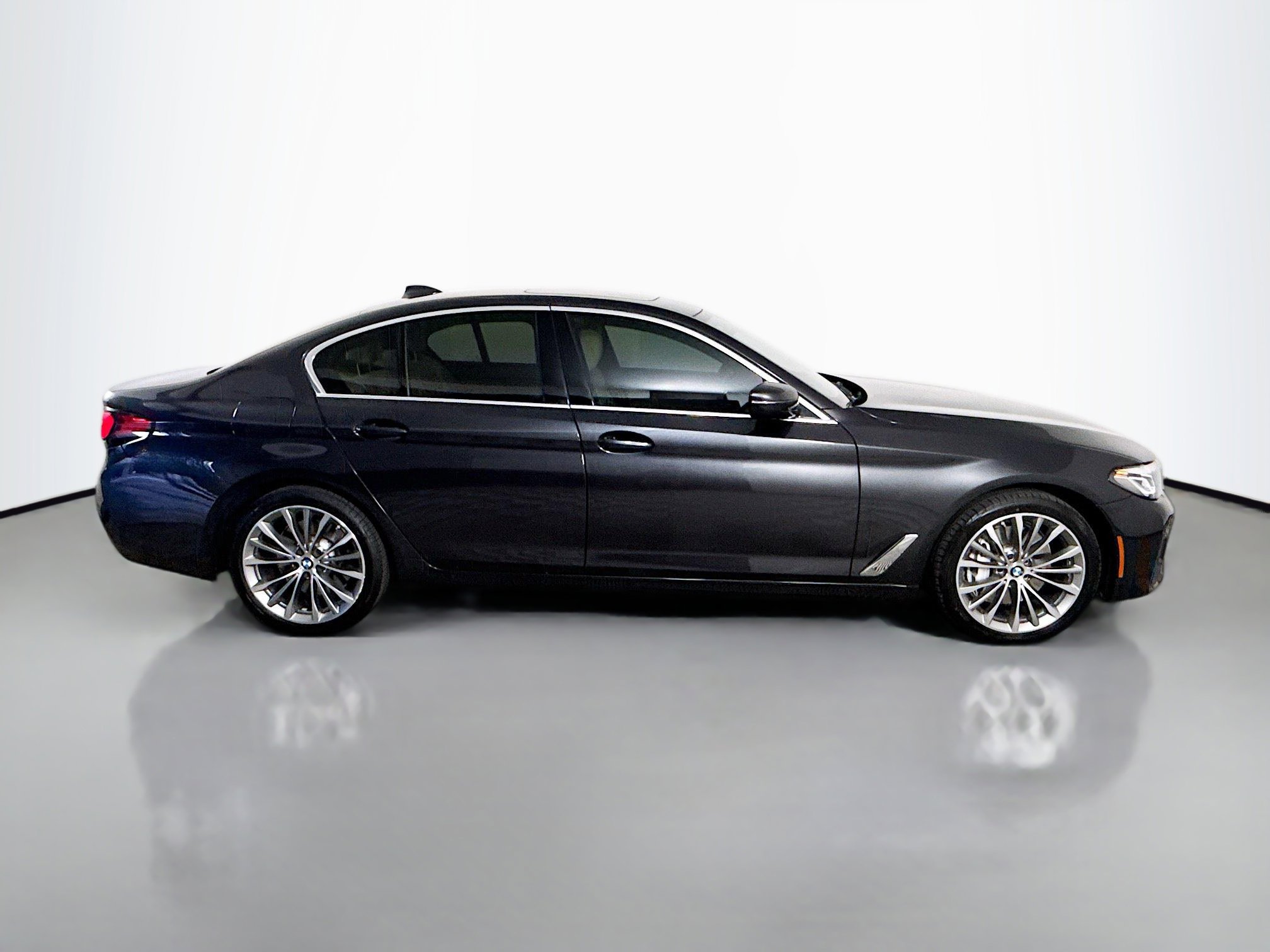 Used 2023 BMW 540i w/ Premium Package image 11