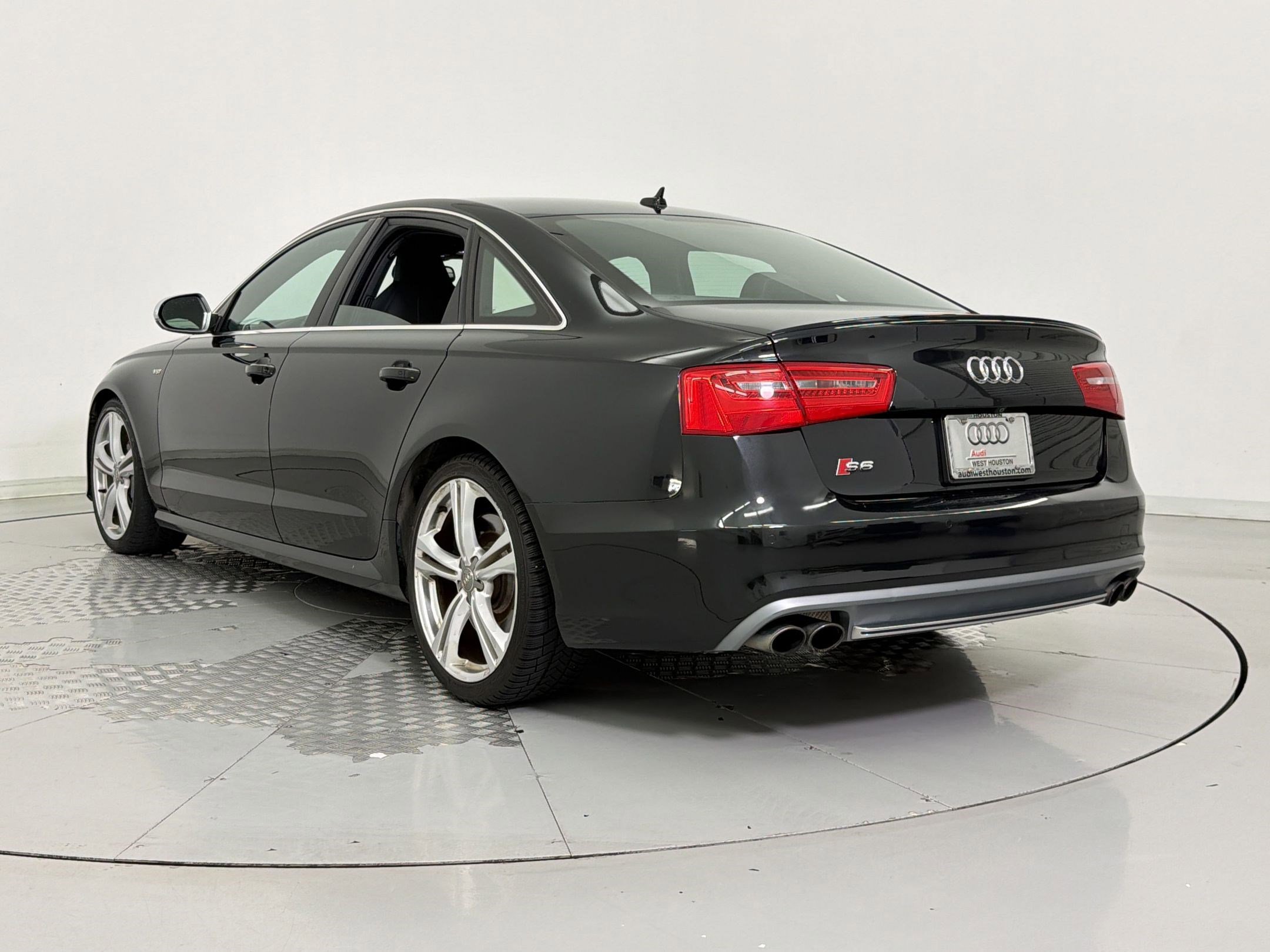 Used 2014 Audi S6 Prestige w/ Driver Assistance Package AWD/4WD image 3