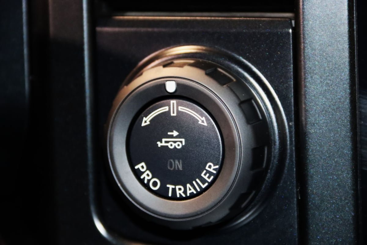 Used 2023 Ford F250 Platinum w/ FX4 Off-Road Package AWD/4WD image 30
