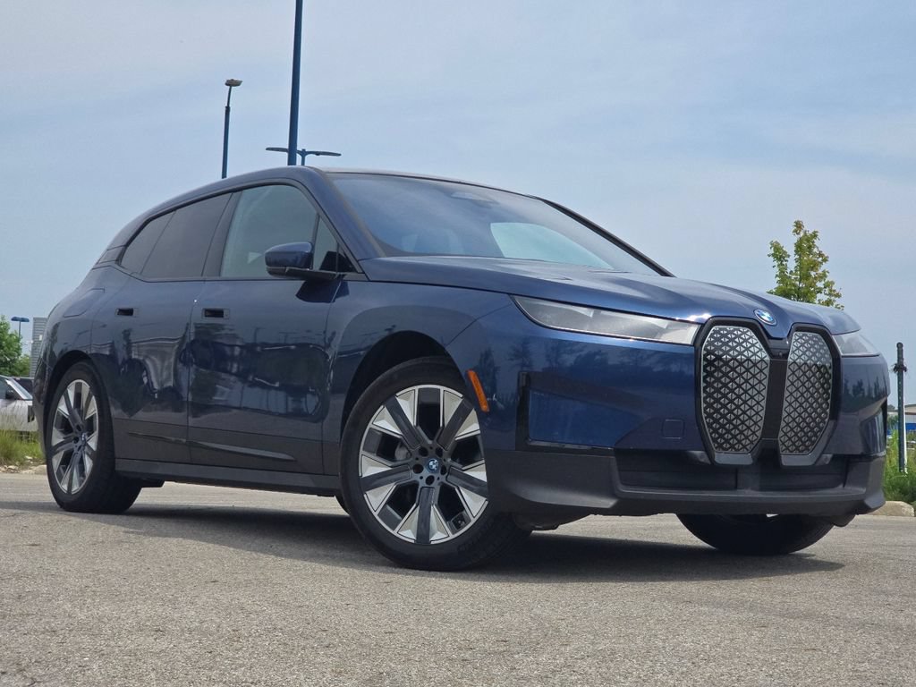Used 2022 BMW iX xDrive50 w/ Convenience Package AWD/4WD image 2