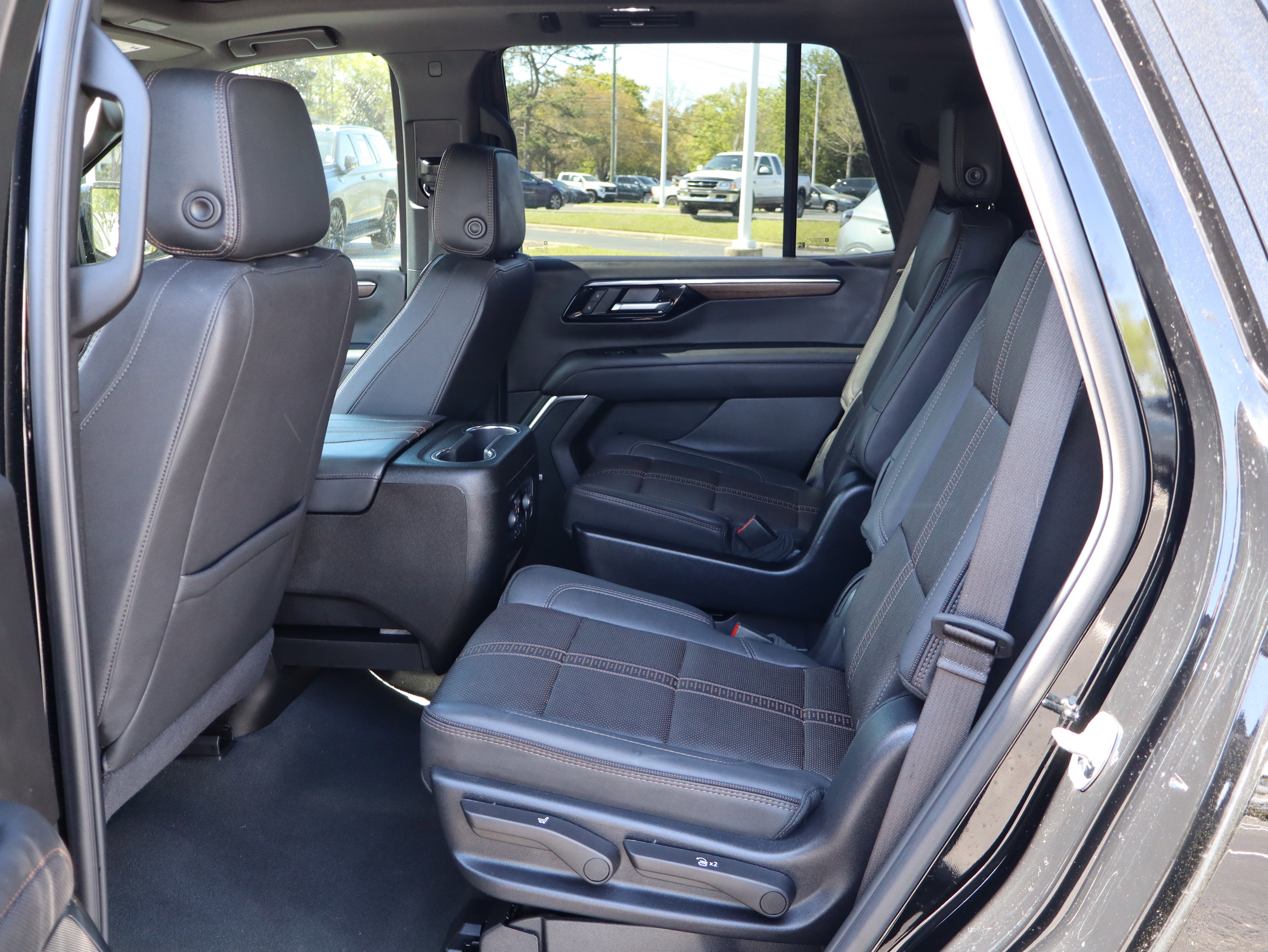 Used 2025 Chevrolet Tahoe High Country AWD/4WD image 38