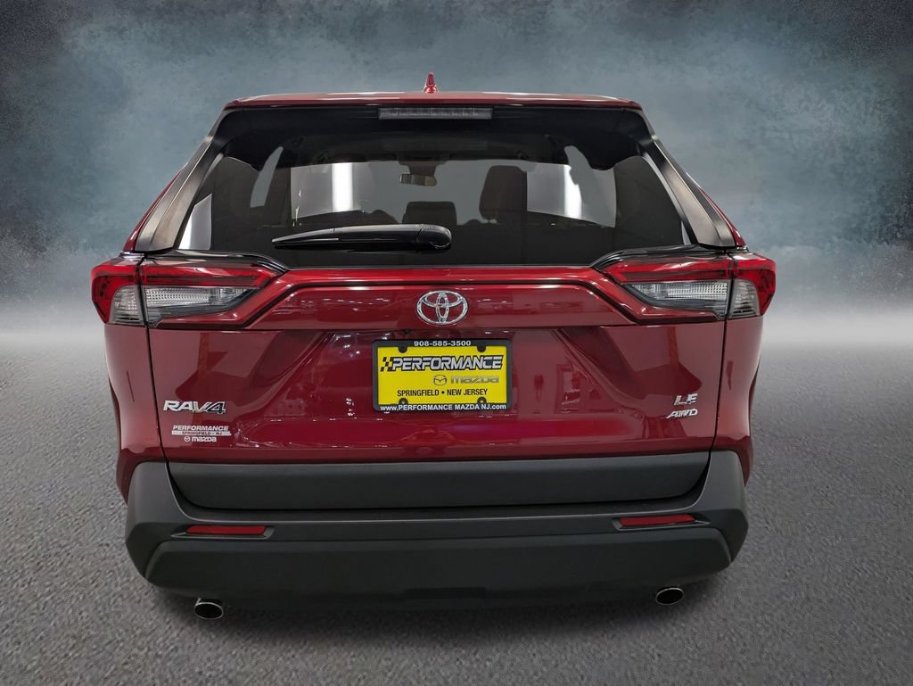 Used 2022 Toyota RAV4 LE AWD/4WD image 5