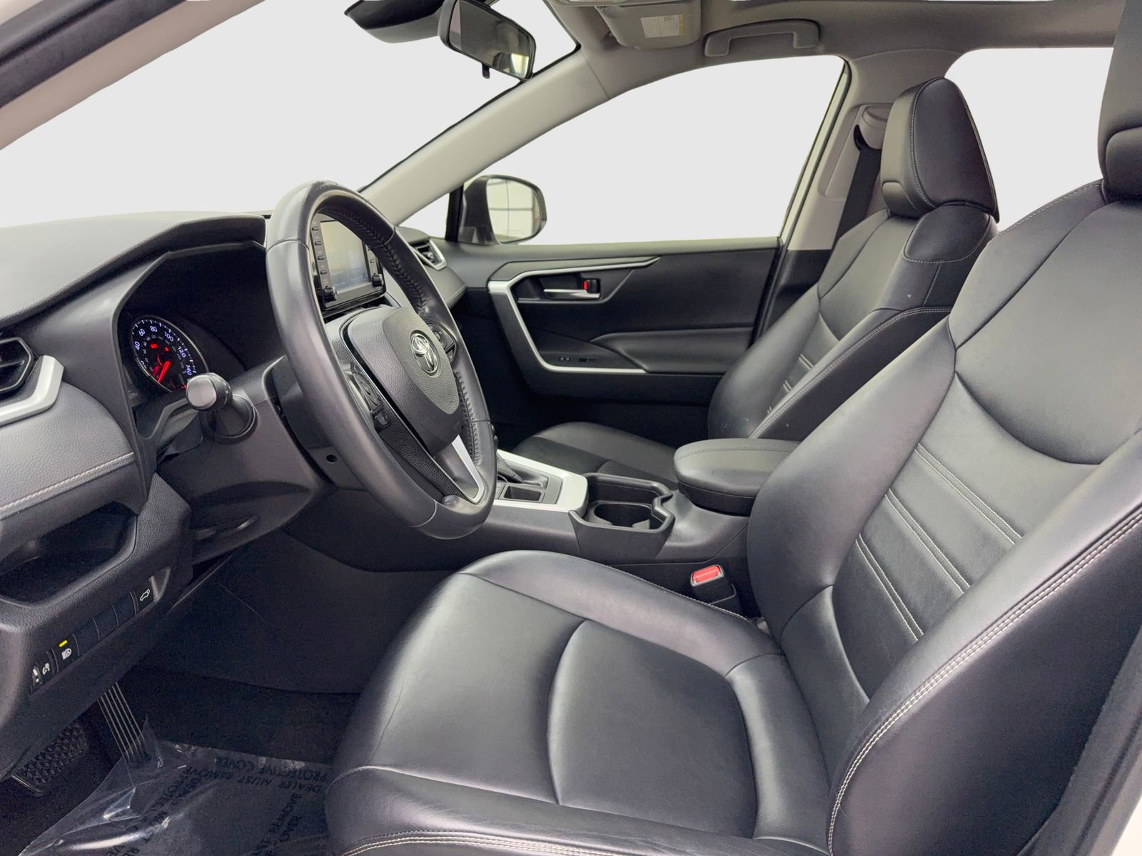 Used 2019 Toyota RAV4 XLE Premium image 12