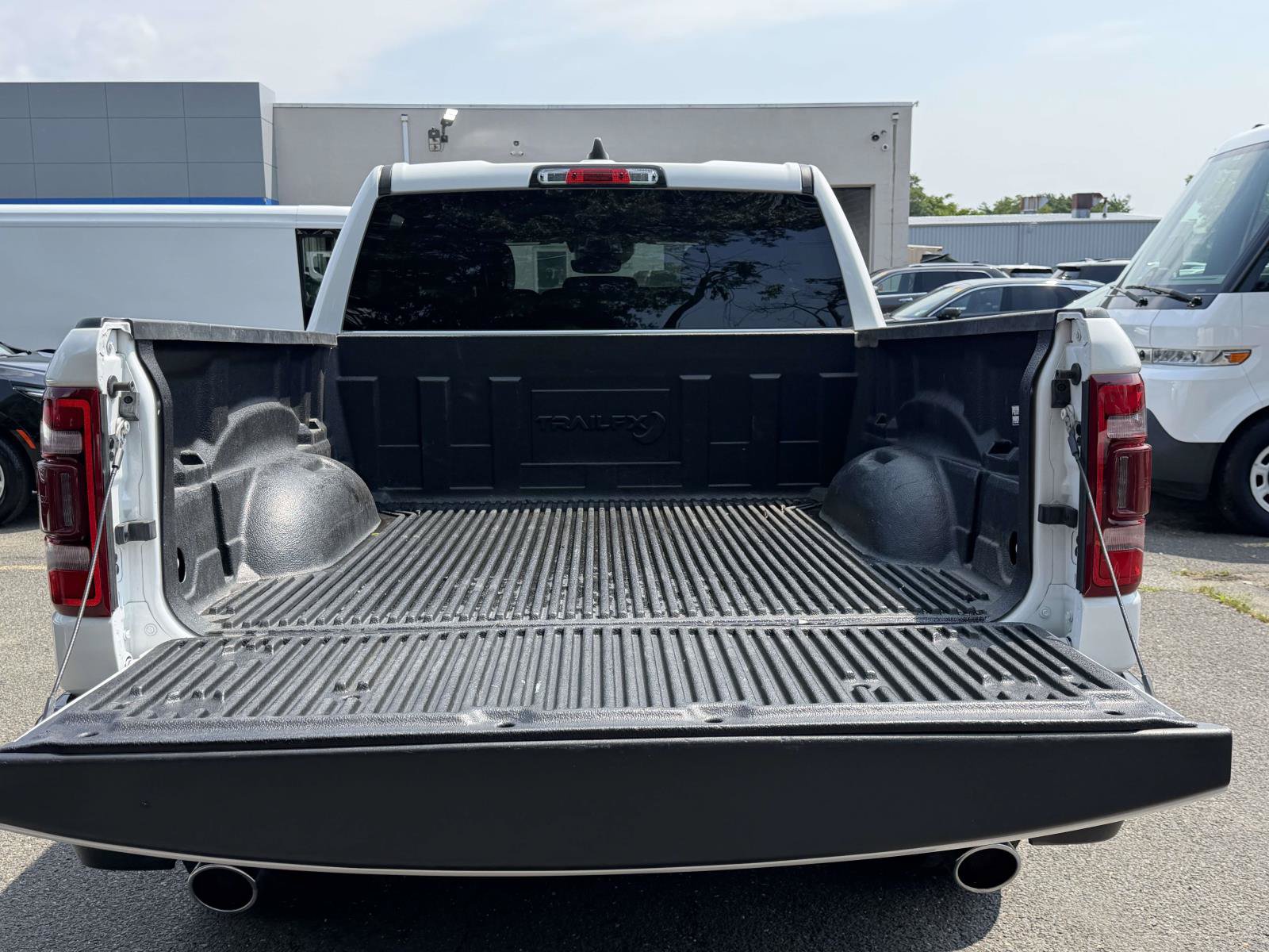 Used 2024 RAM 1500 Laramie AWD/4WD image 8