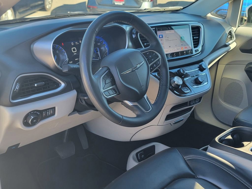 Certified 2023 Chrysler Pacifica Touring-L image 12