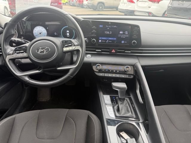 Used 2022 Hyundai Elantra SEL w/ Convenience + Premium Package FWD image 14