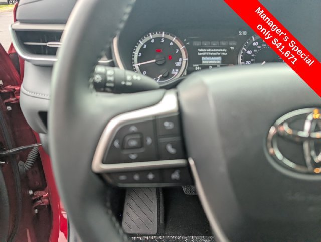 Used 2025 Toyota Highlander XLE AWD/4WD image 13