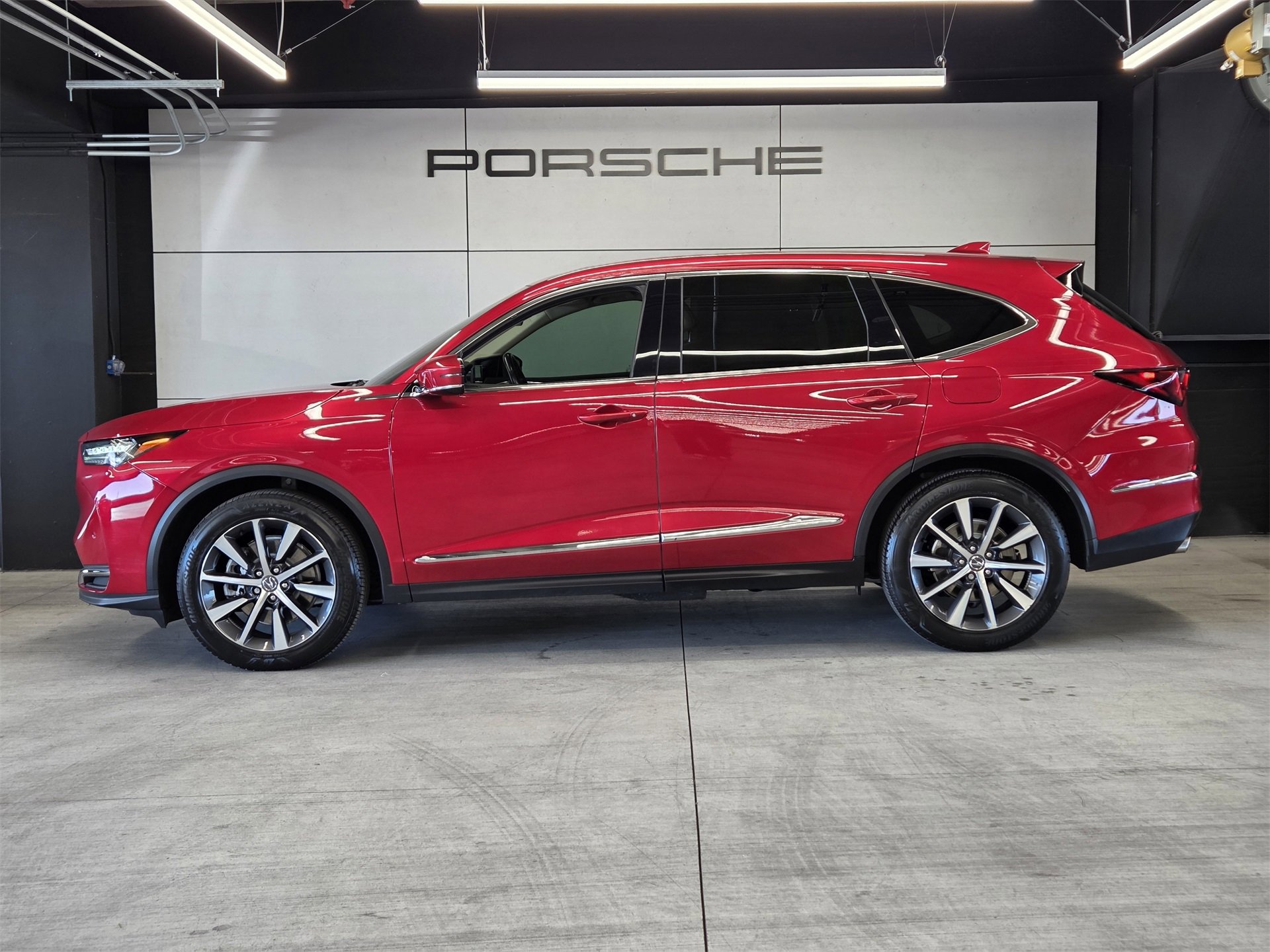 Used 2025 Acura MDX w/ Technology Package image 2