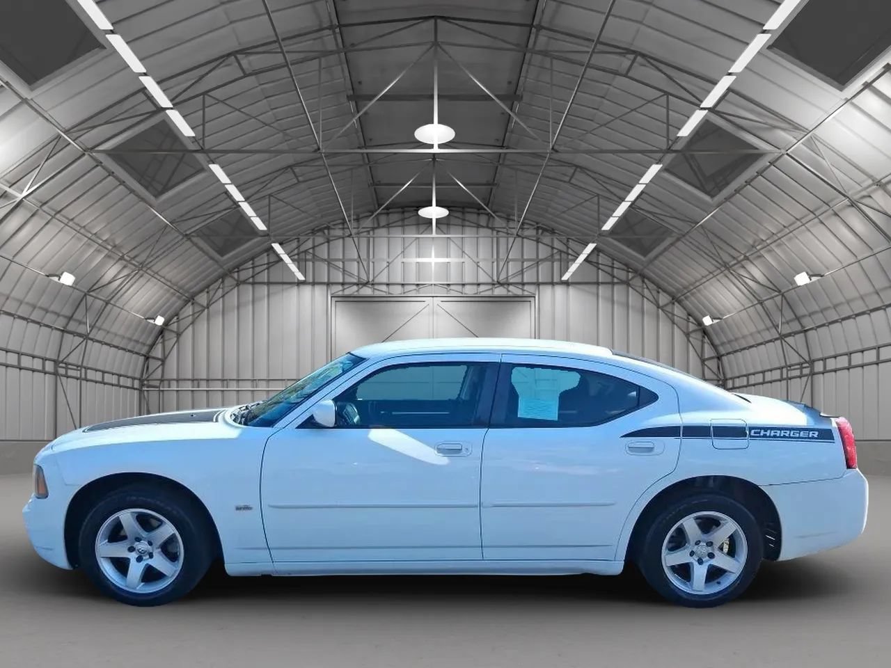Used 2010 Dodge Charger SXT RWD image 3