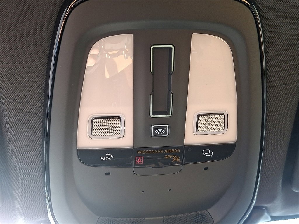 Used 2024 Volvo XC60 B5 Ultimate w/ Protection Package Premier image 26