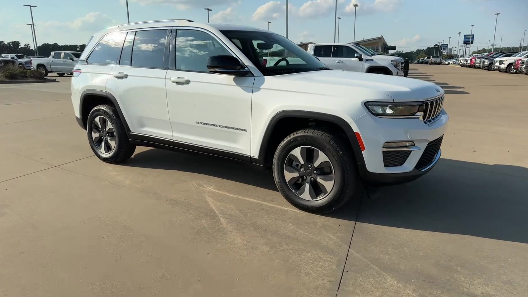 New 2023 Jeep Grand Cherokee 4WD 4xe image 2