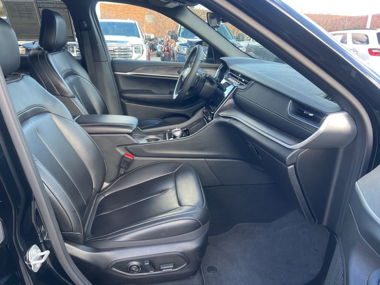 Used 2025 Jeep Grand Cherokee Limited image 24