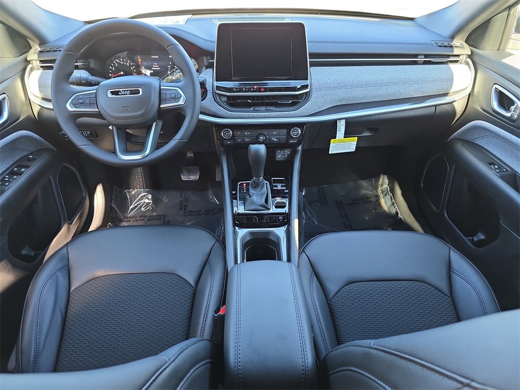 New 2026 Jeep Compass Latitude image 9