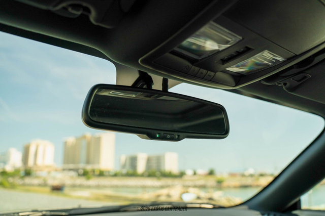 Used 2013 Dodge Challenger SRT8 w/ Harman Kardon Audio Group RWD image 27