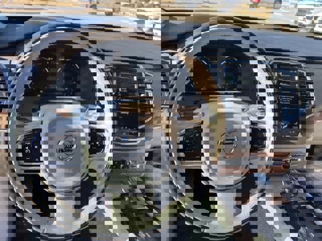 Used 2022 Volvo XC90 T6 Momentum image 7