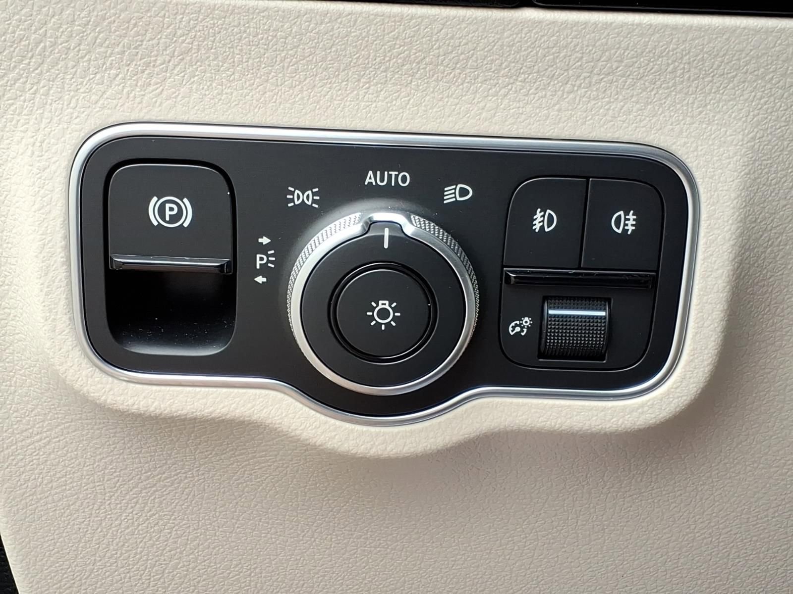 Certified 2025 Mercedes-Benz GLA 250 4MATIC image 16