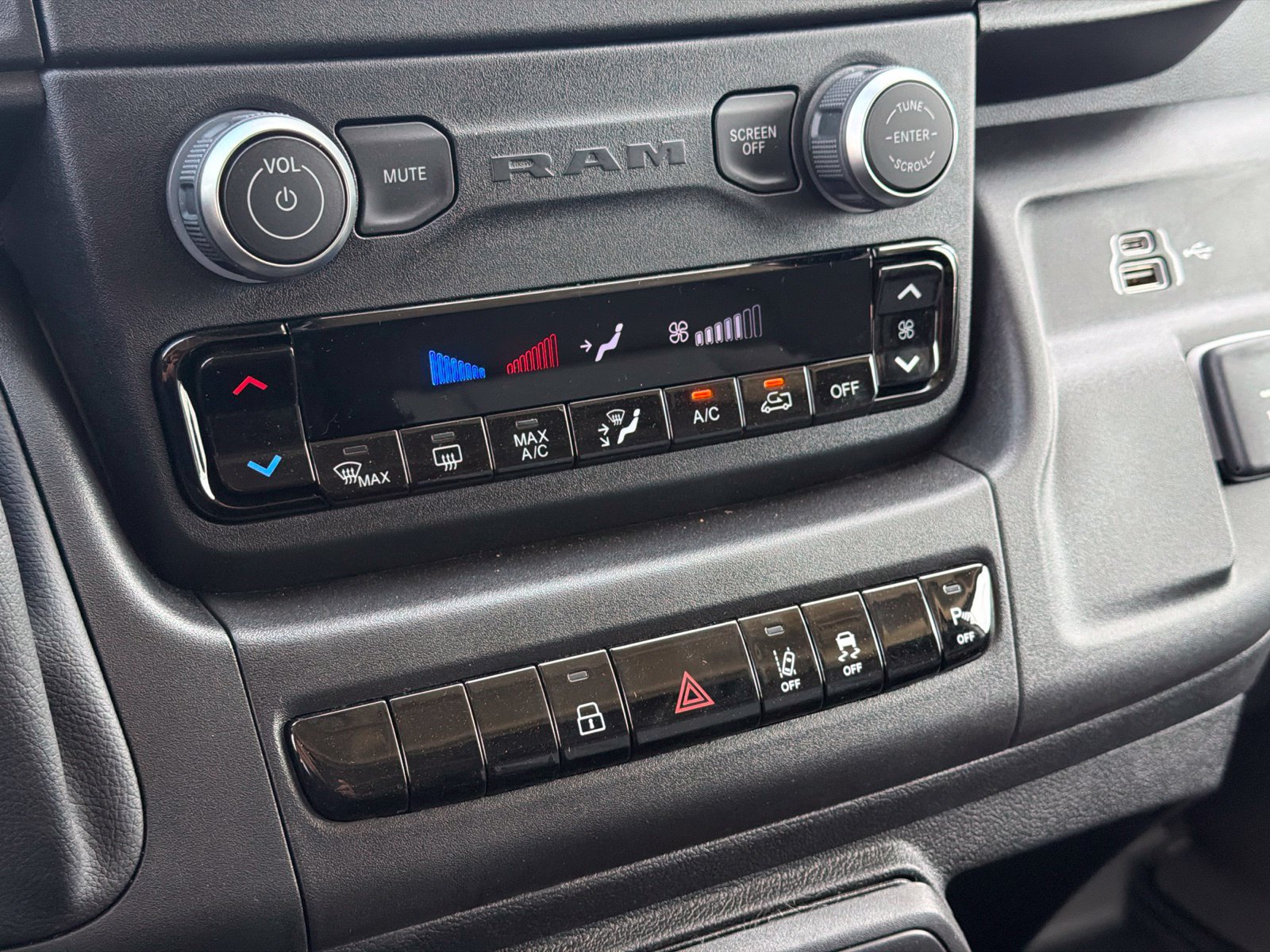 New 2027 RAM ProMaster 3500 w/ Safety Group FWD image 20