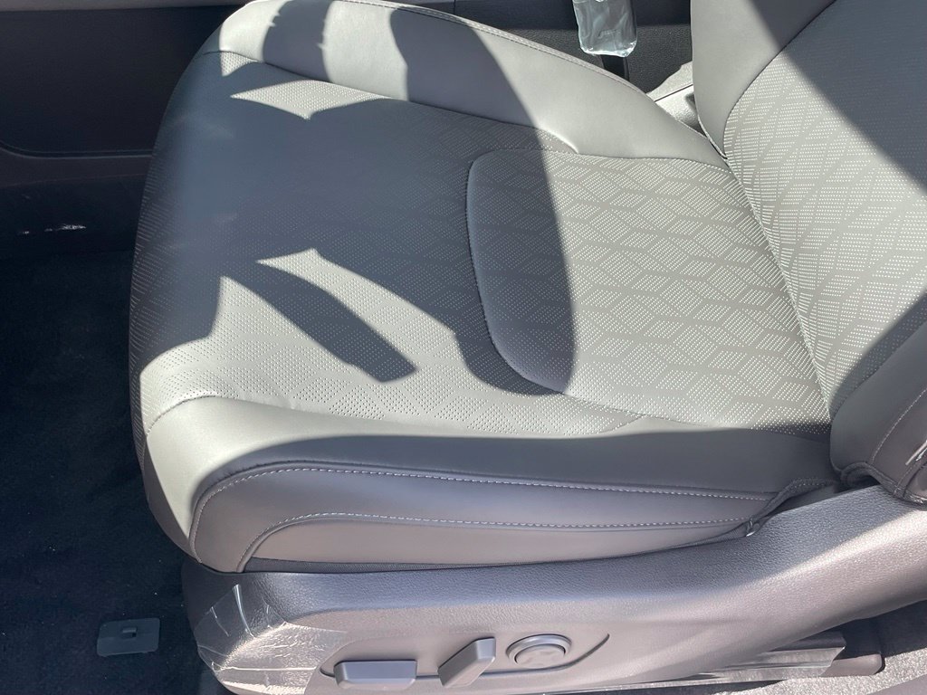New 2027 Kia Carnival FWD image 18