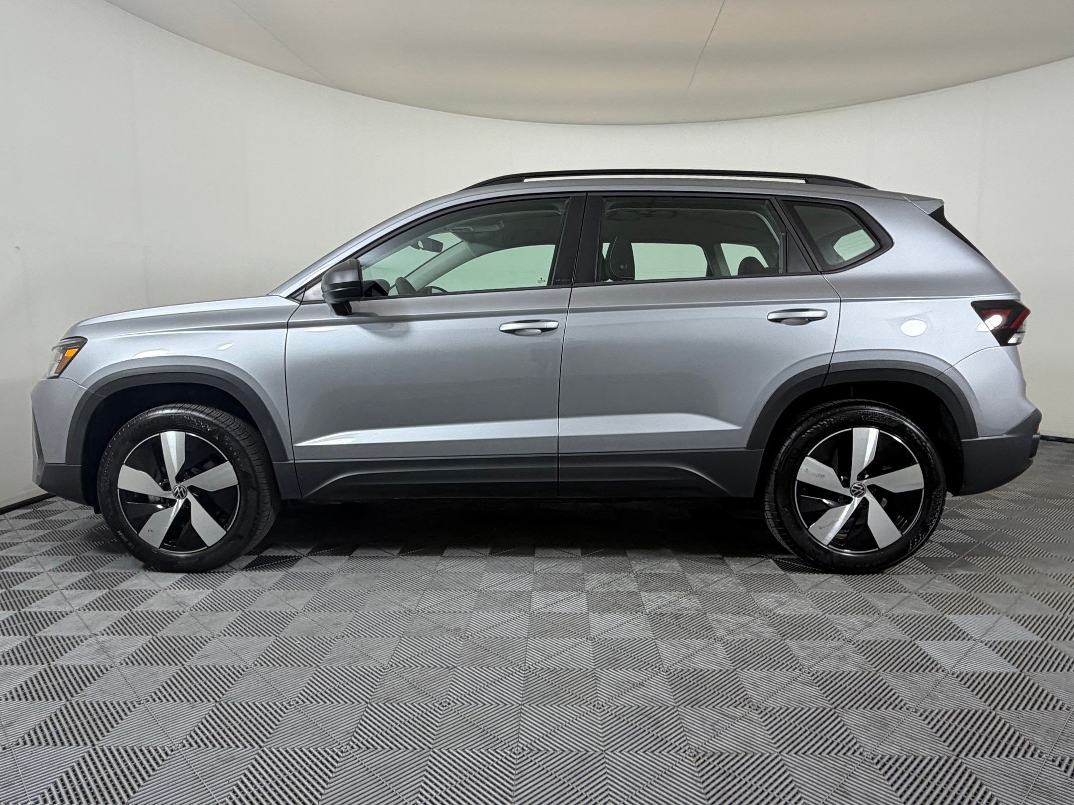 Used 2025 Volkswagen Taos S AWD/4WD image 2