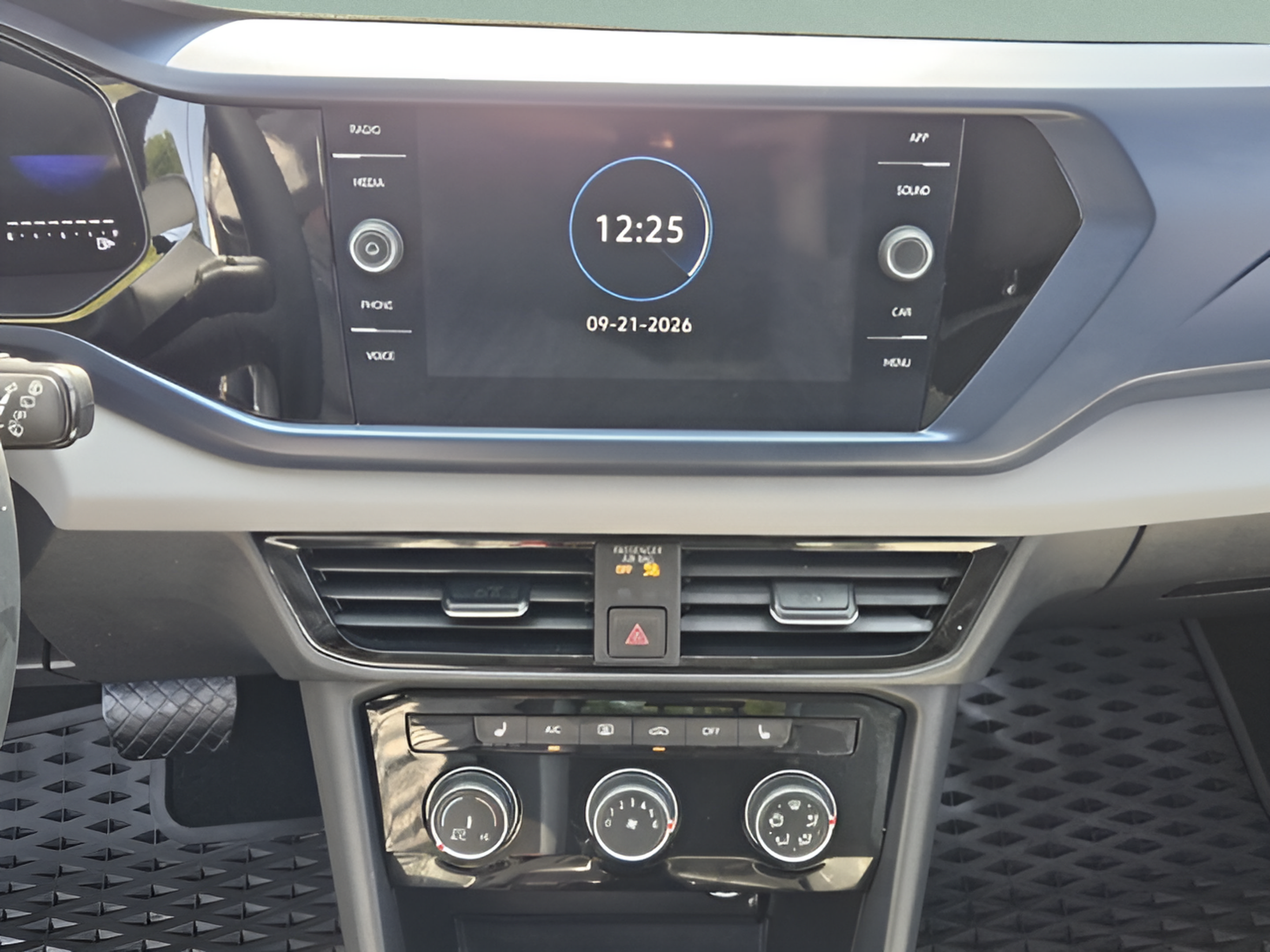 Used 2023 Volkswagen Taos SE FWD image 17