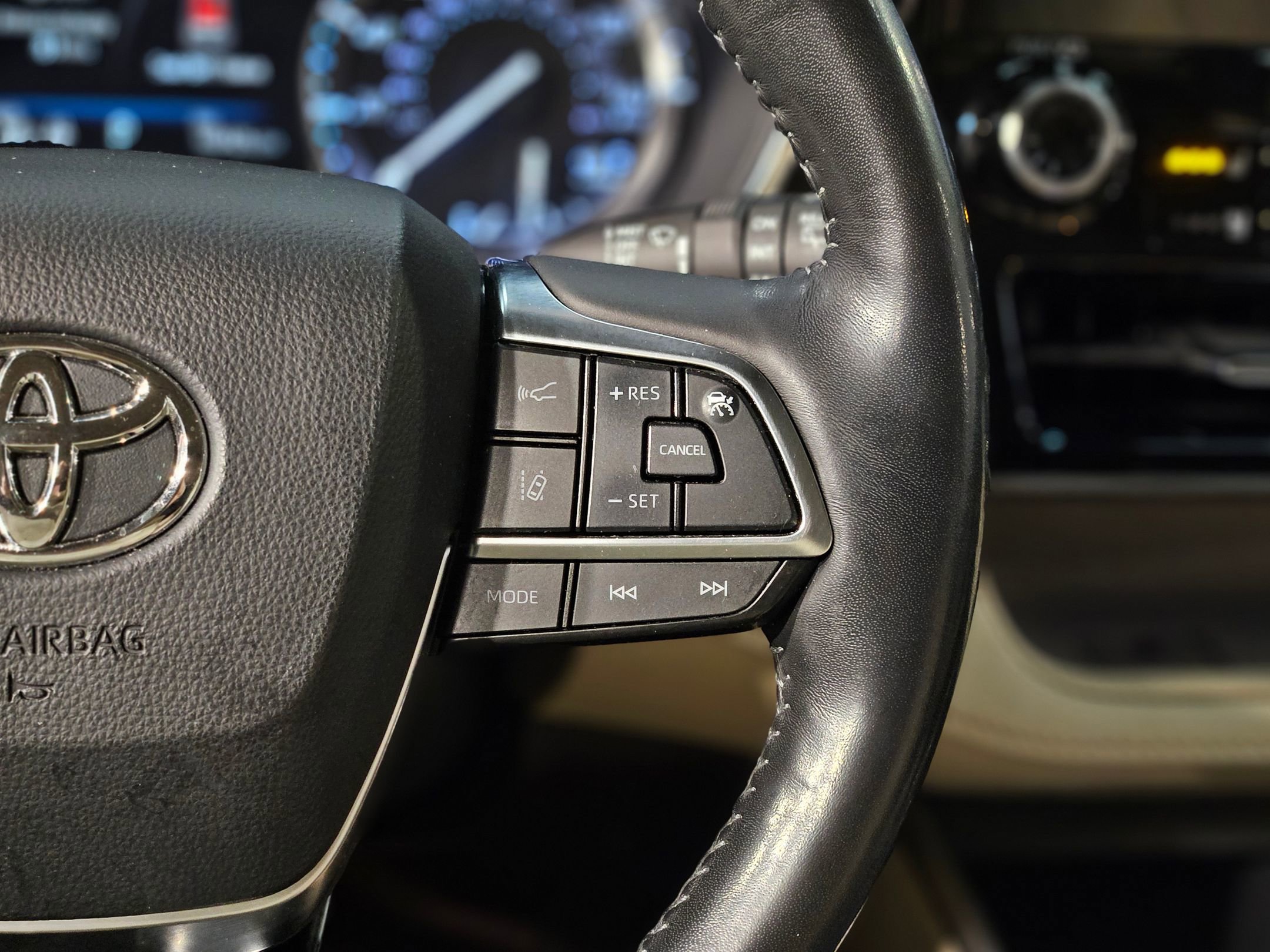 Used 2020 Toyota Highlander Limited image 29