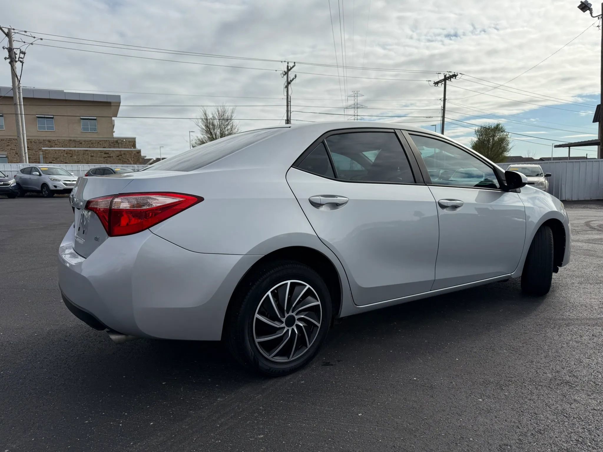 Used 2017 Toyota Corolla LE image 3