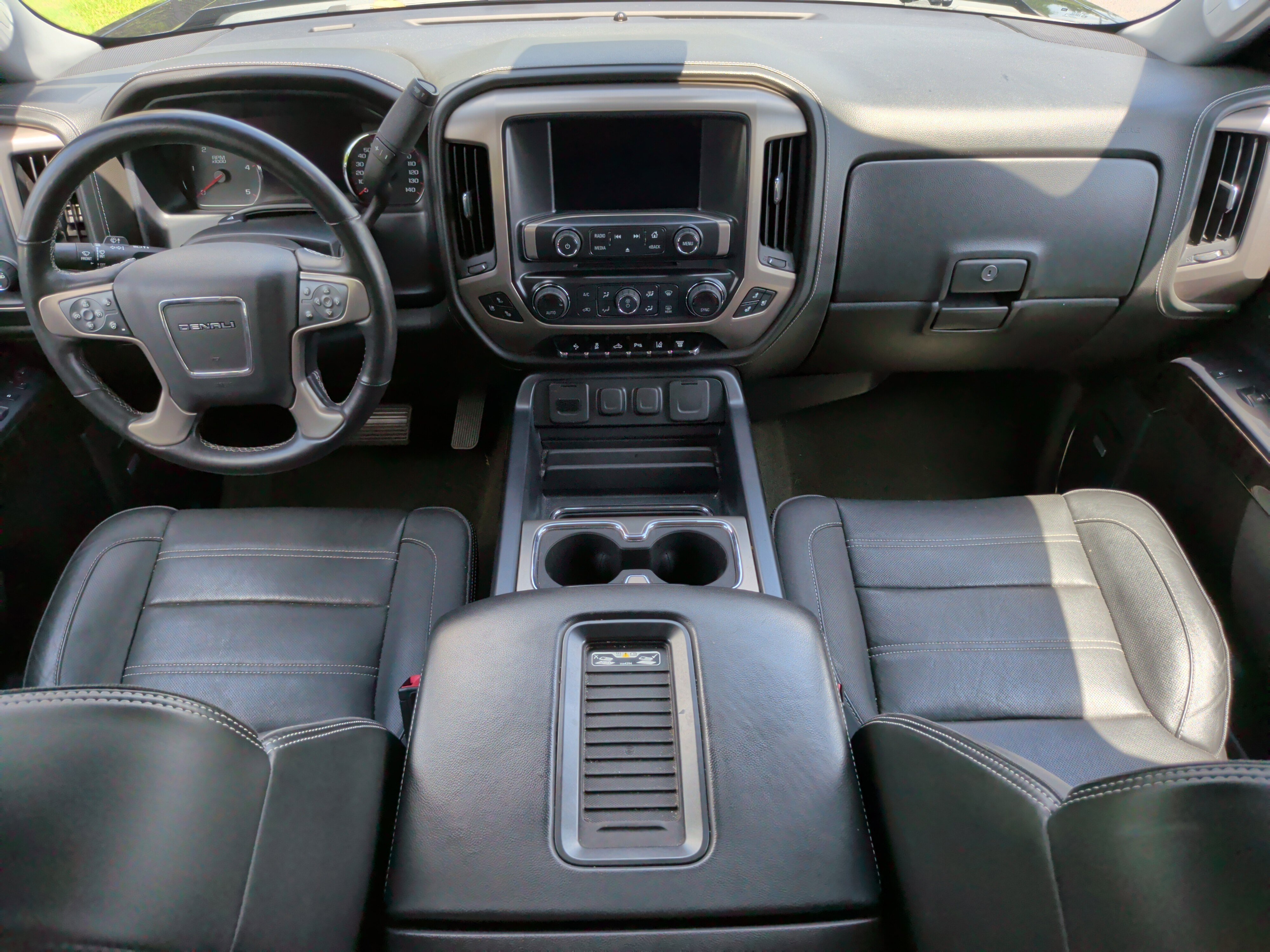 Used 2016 GMC Sierra 2500 Denali w/ Duramax Plus Package AWD/4WD image 33