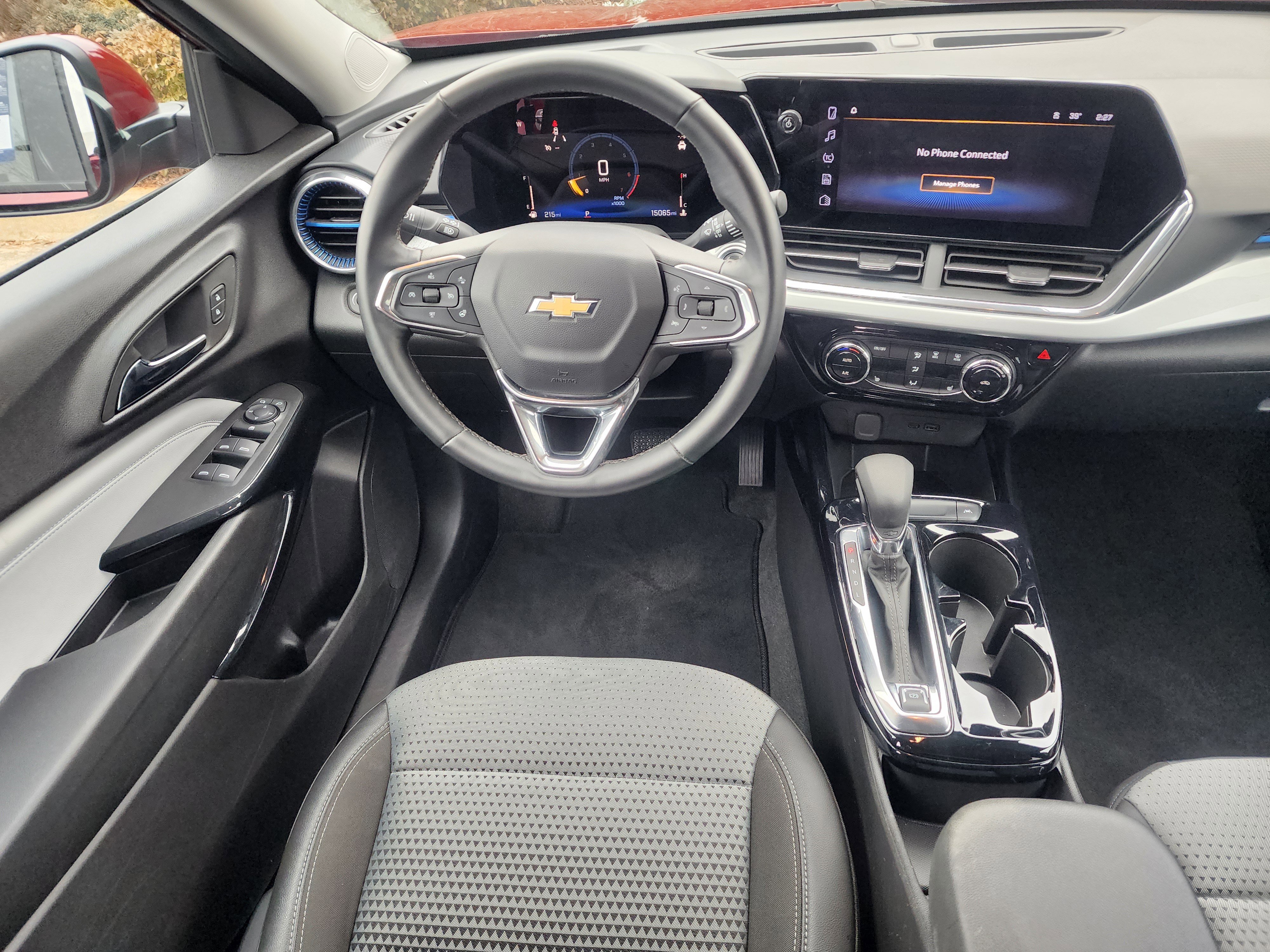 Used 2025 Chevrolet Trax LT w/ LT Convenience Package image 20