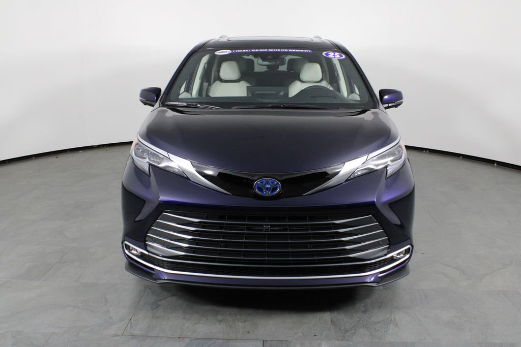 Used 2025 Toyota Sienna Platinum image 12