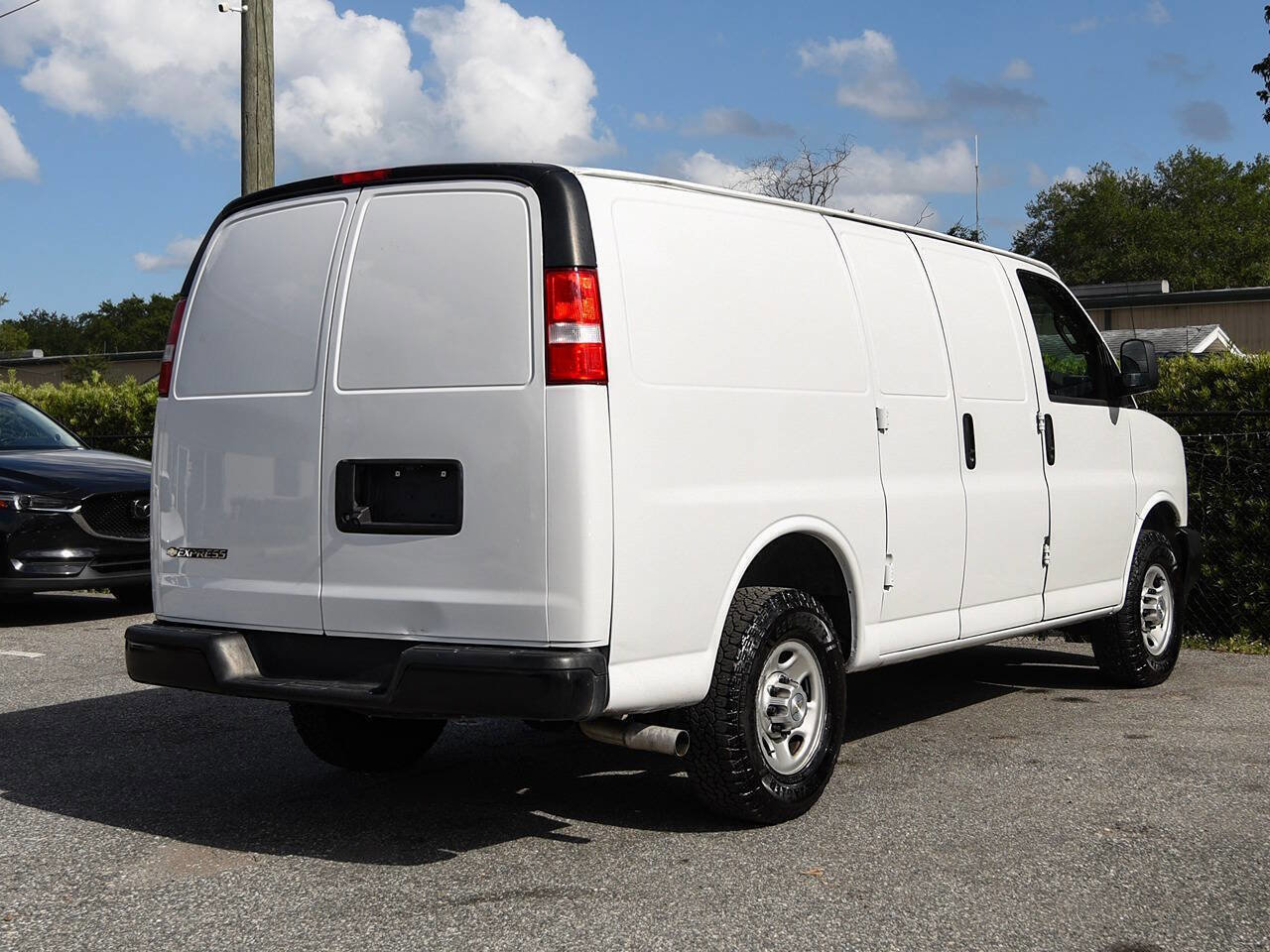 Used 2021 Chevrolet Express 2500 w/ Driver Convenience Package RWD image 8
