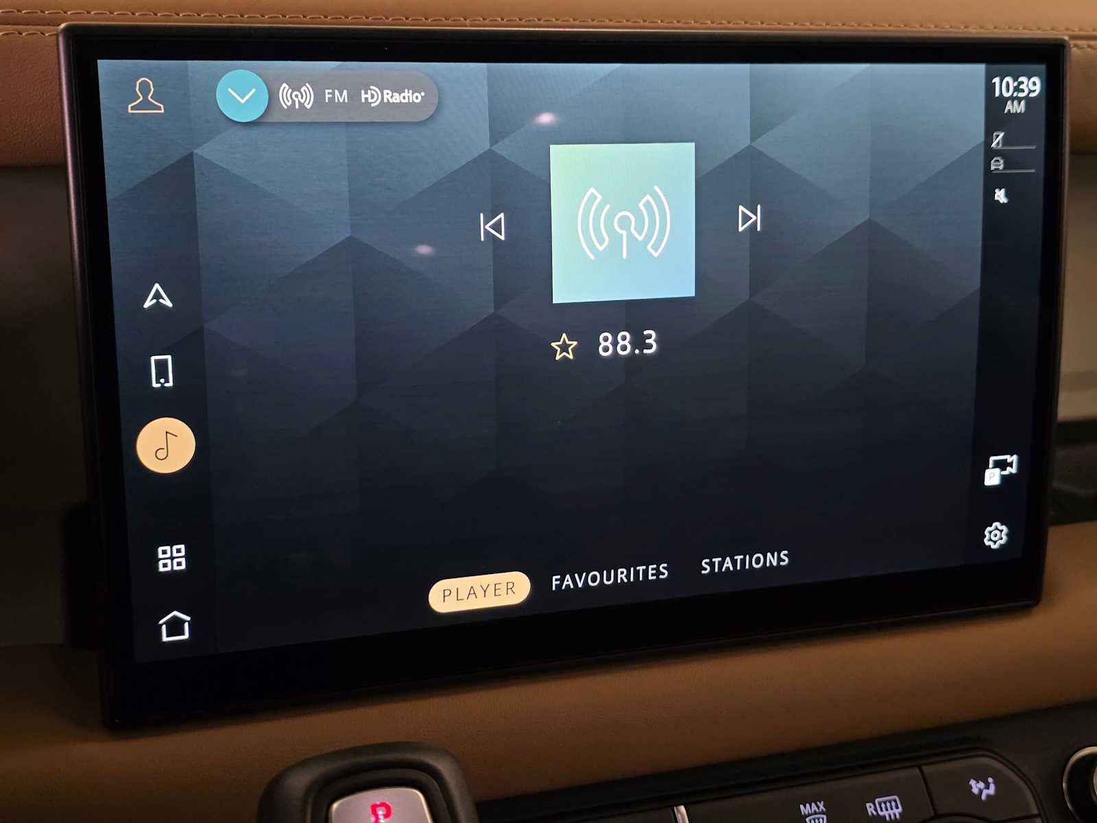 Used 2025 Land Rover Defender 130 S image 32