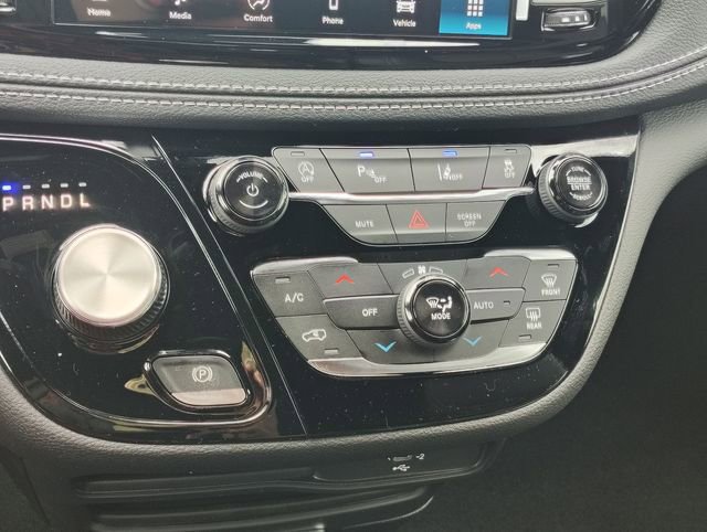 New 2026 Chrysler Pacifica Select image 24