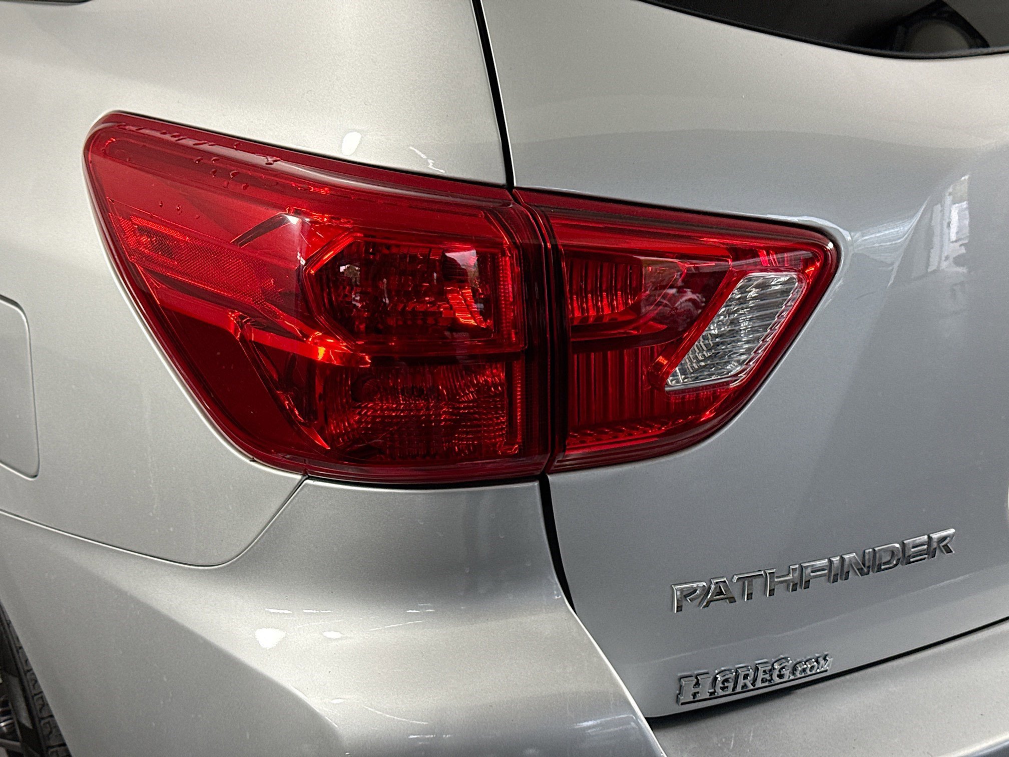 Used 2019 Nissan Pathfinder SV image 36