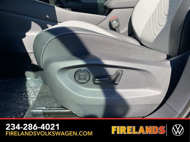New 2025 Volkswagen Tiguan SE image 27