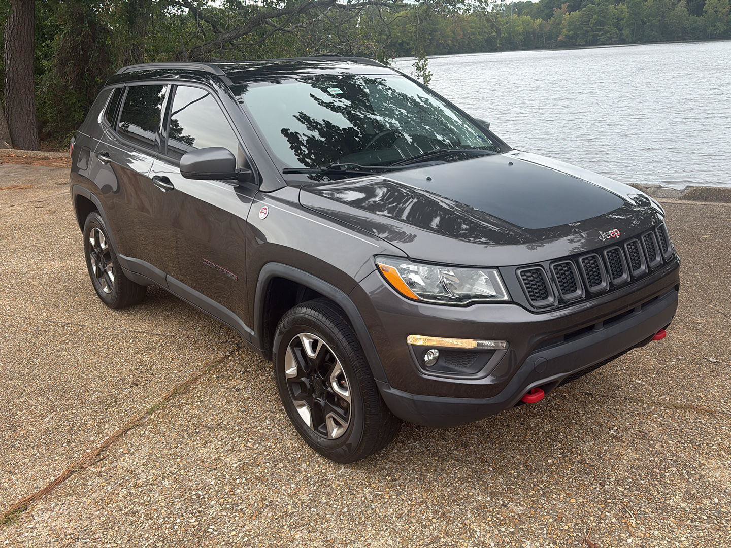Used 2017 Jeep Compass Trailhawk w/ Popular Equipment Group AWD/4WD image 2