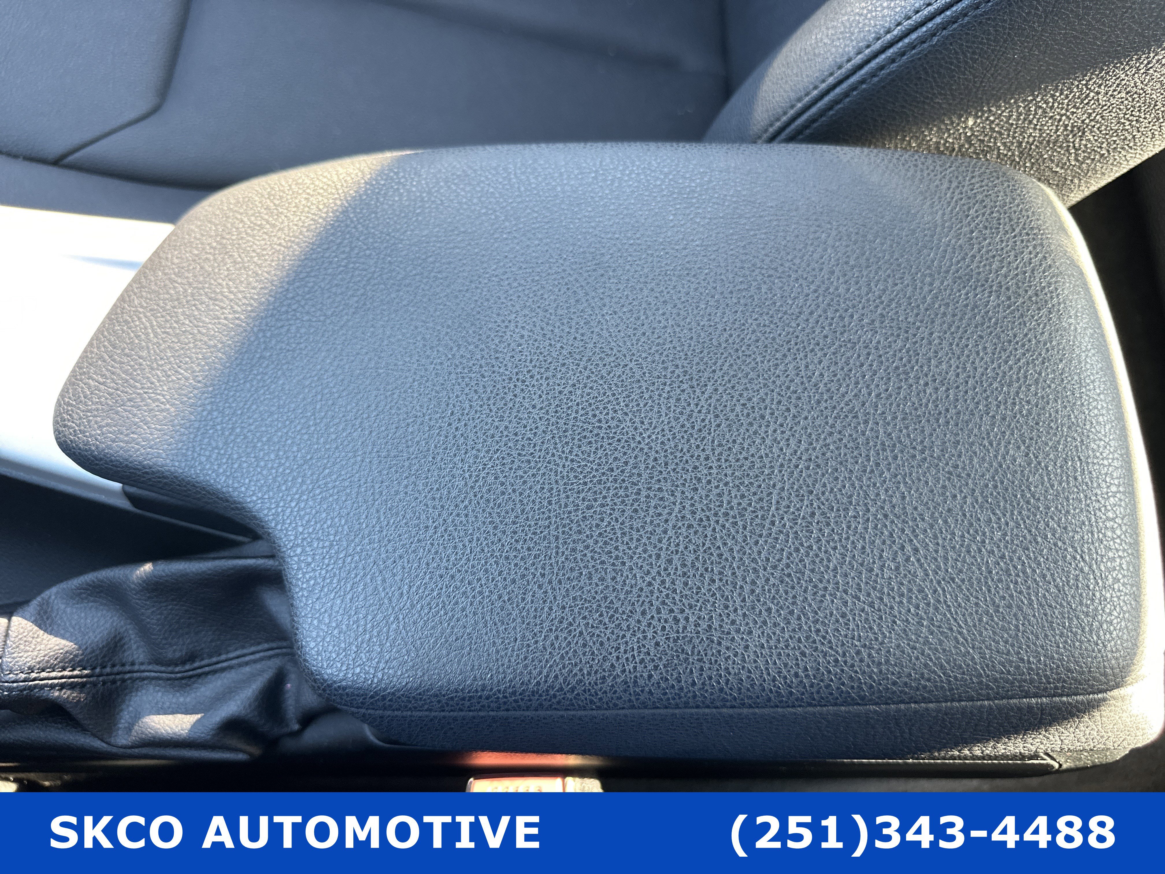 Used 2018 BMW 320i Sedan image 25