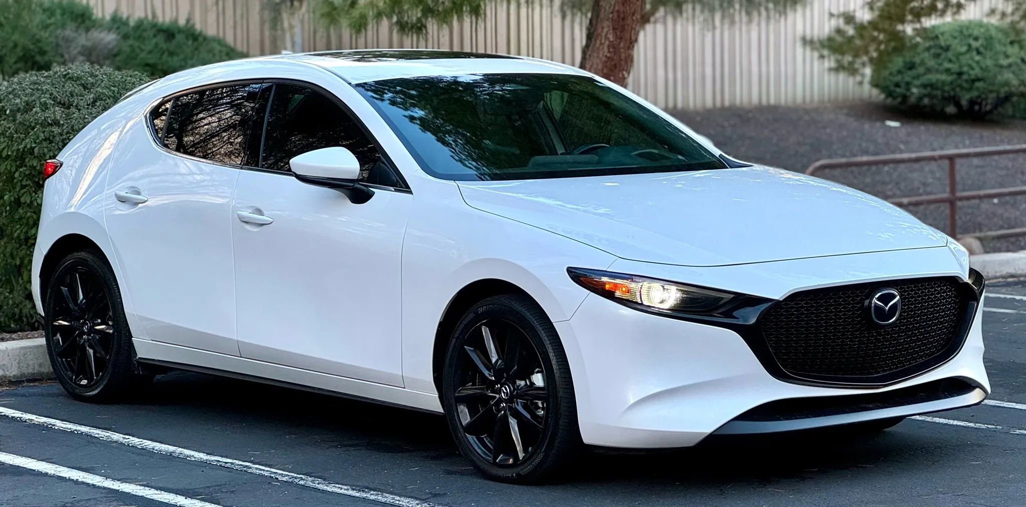 Used 2025 MAZDA MAZDA3 2.5 S Hatchback w/ Premium Pkg image 1