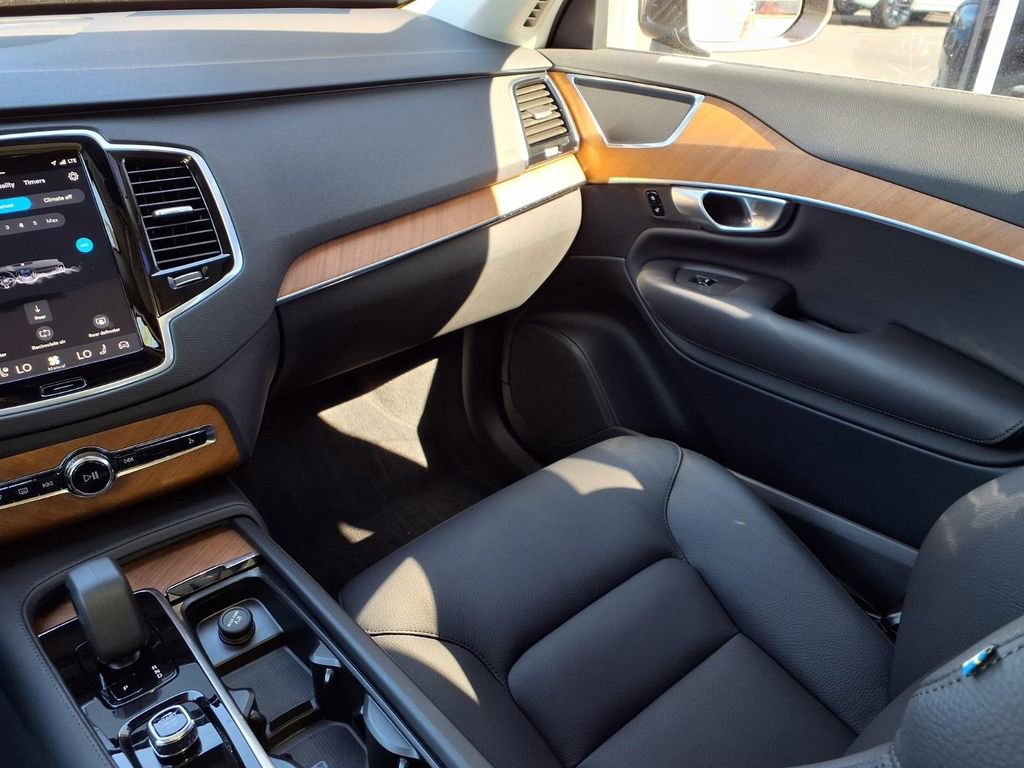 Certified 2024 Volvo XC90 B6 Plus AWD/4WD image 21