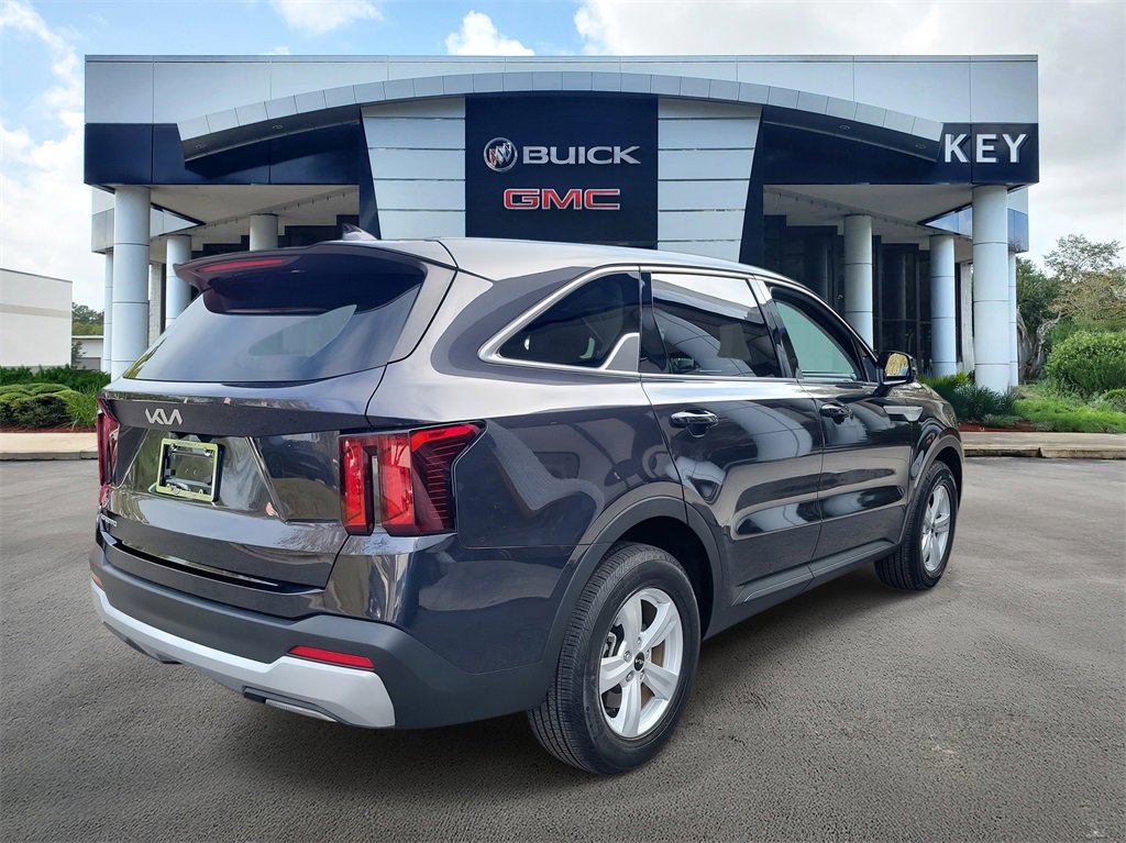 Used 2025 Kia Sorento LX image 4