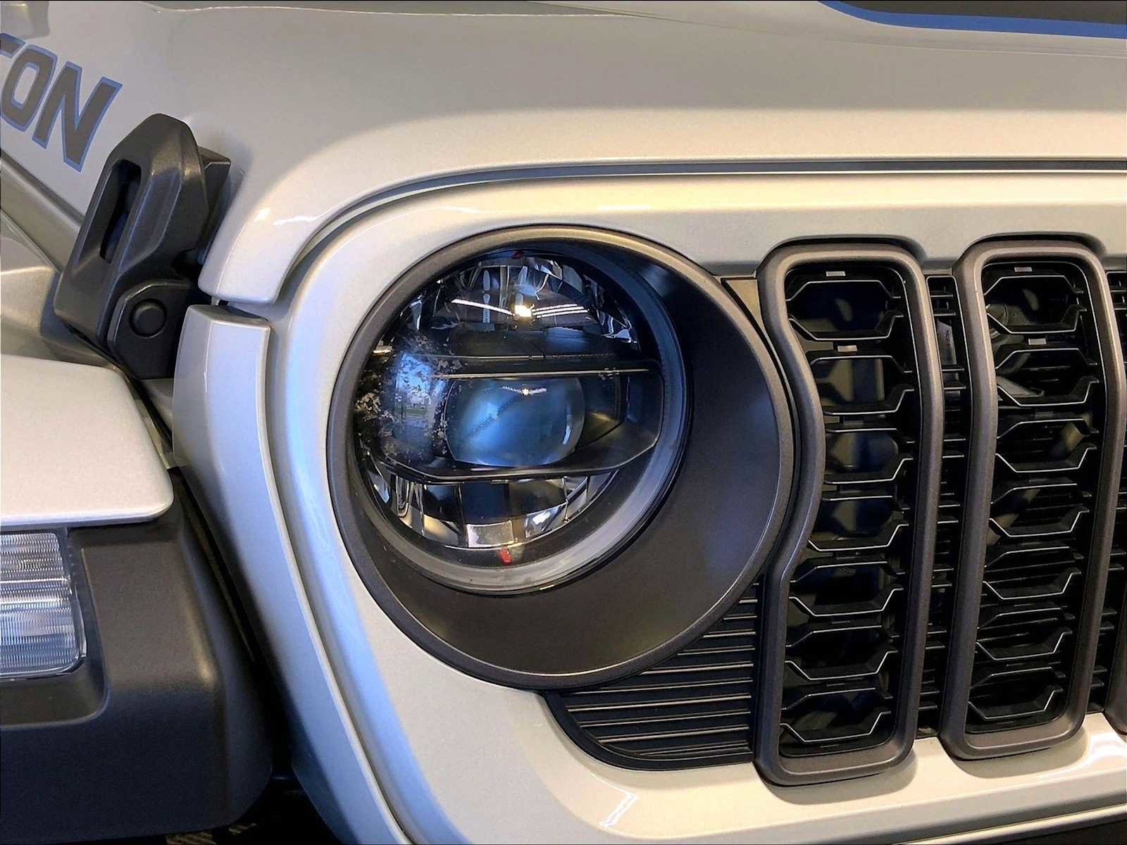 Used 2024 Jeep Wrangler Unlimited Rubicon 4xe AWD/4WD image 12