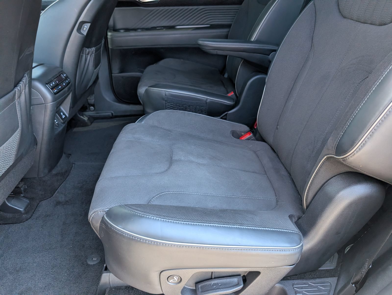 Used 2024 Hyundai Palisade Calligraphy AWD/4WD image 16