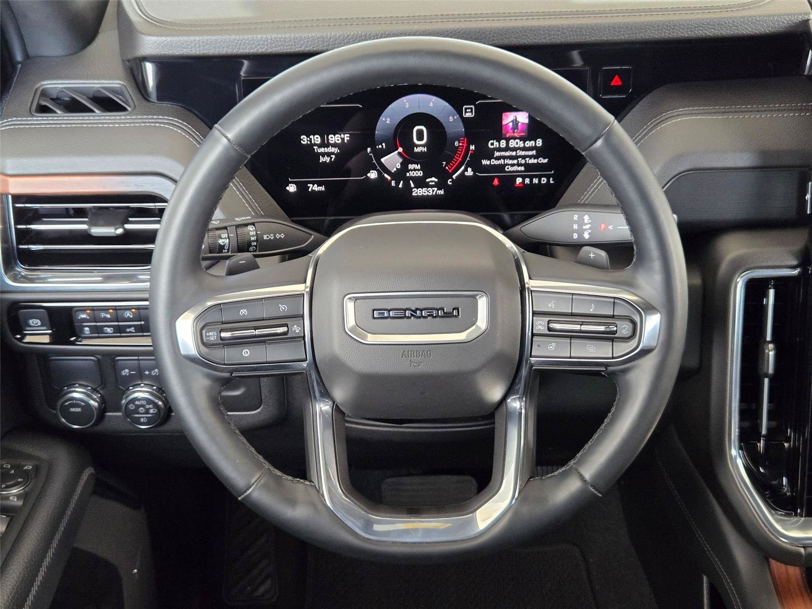 Used 2025 GMC Yukon Denali RWD image 14